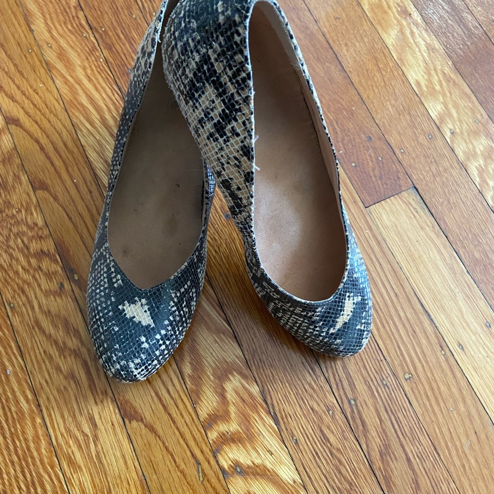 Vionic Gray and Black Wedge Shoes with Sleek Design